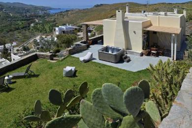 Charming Summer House with Spectacular Views in Kea
